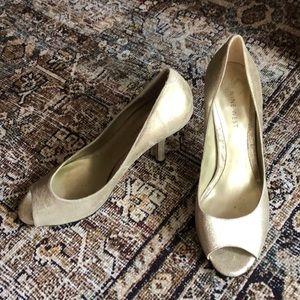 Nine West peep toe heels - silver - sz 7M